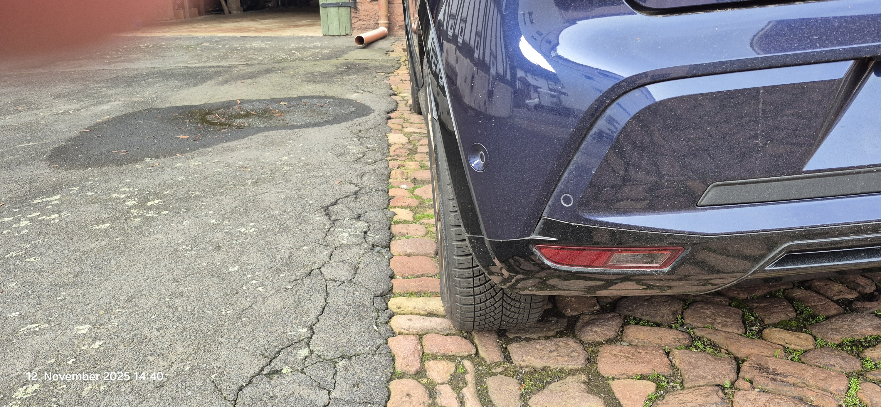 Neue Felgen  mit Allwetterreifen und lackierten Bremsättel und H&R Federn