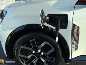 Renault 5 etech laden perlmutt weiss R5 Ladekabel
